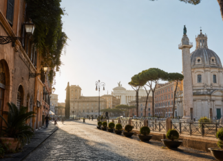Passeggiate a Roma: itinerari a piedi tra centro storico e quartieri Passeggiate a Roma: itinerari a piedi tra centro storico e quartieri