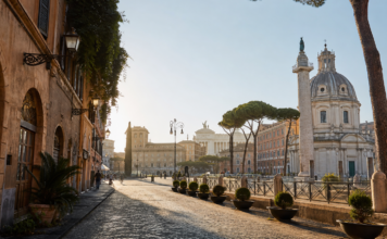 Passeggiate a Roma: itinerari a piedi tra centro storico e quartieri Passeggiate a Roma: itinerari a piedi tra centro storico e quartieri