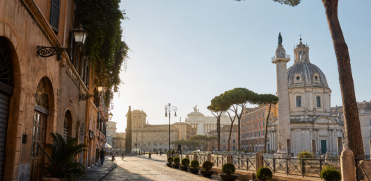 Passeggiate a Roma: itinerari a piedi tra centro storico e quartieri Passeggiate a Roma: itinerari a piedi tra centro storico e quartieri