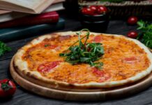 Pizza romana e pizza napoletana: due modi diversi di interpretare la pizza pizza romana e pizza napoletana