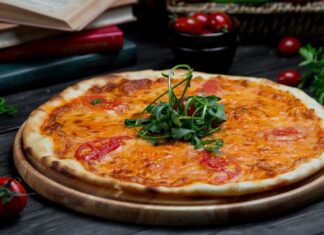 Pizza romana e pizza napoletana: due modi diversi di interpretare la pizza pizza romana e pizza napoletana